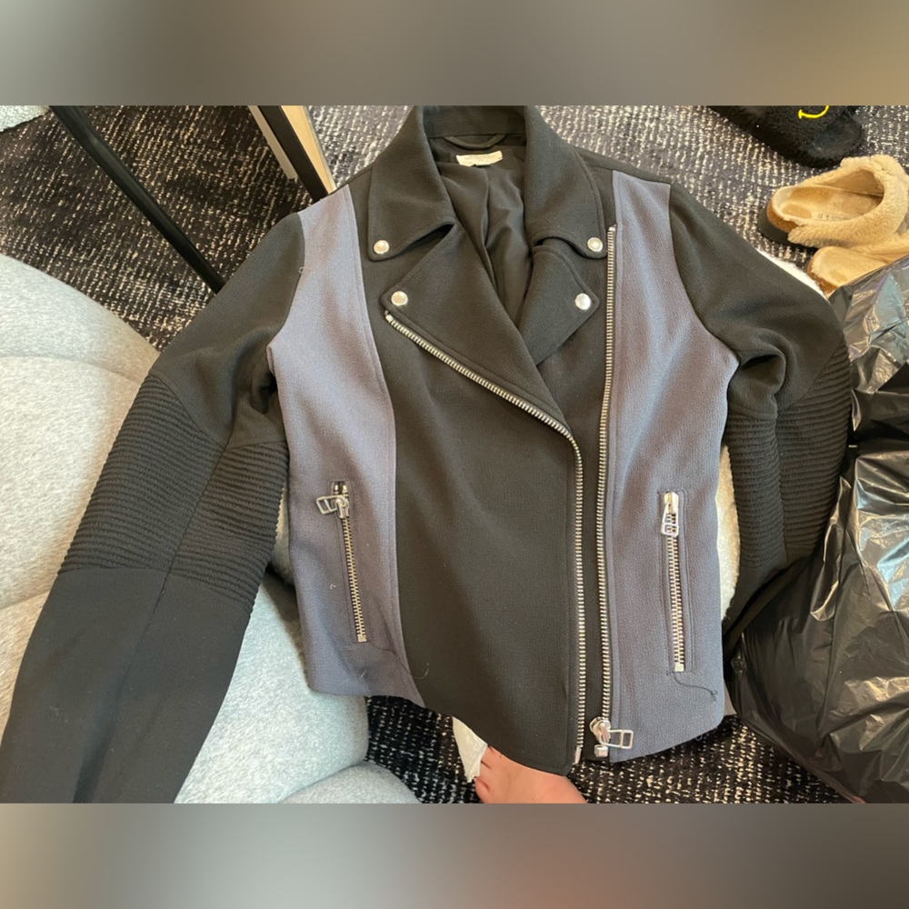 Wilfred Aritzia Montesson Moto jacket 
Black & blue with silver hardware
Size 6